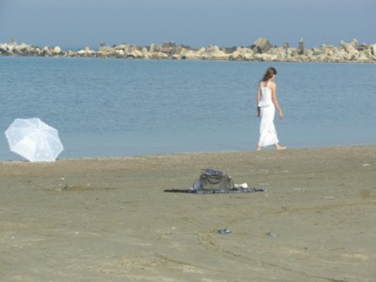 Plajă şi baie în mare, în prag de iarnă!